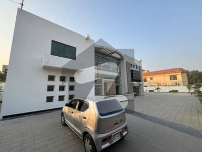 1125 SQ Yards Beautifully Constructed Commercial House Is Available For Rent In Clifton - Block 2