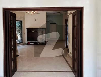 ڈی ایچ اے فیز 1 ڈیفنس (ڈی ایچ اے),لاہور میں 5 کمروں کا 1 کنال مکان 2.35 لاکھ میں کرایہ پر دستیاب ہے۔ ڈی ایچ اے فیز 1 ڈیفنس (ڈی ایچ اے),لاہور میں 5 کمروں کا 1 کنال مکان 2.35 لاکھ میں کرایہ پر دستیاب ہے۔