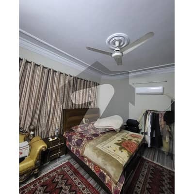 حیات آباد فیز 3 - کے3 حیات آباد فیز 3,حیات آباد,پشاور میں 4 کمروں کا 1 کنال مکان 1.35 لاکھ میں کرایہ پر دستیاب ہے۔