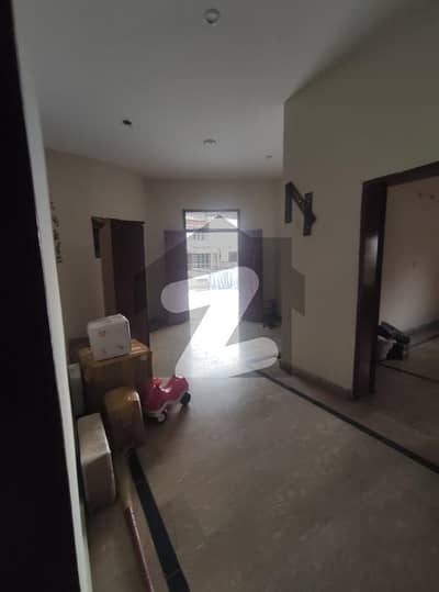 One Kanal Upper Portion Available For Rent In Gulshan-E-Lahore