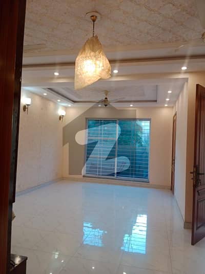 ڈریم گارڈنز ڈیفینس روڈ,لاہور میں 4 کمروں کا 5 مرلہ مکان 2.45 کروڑ میں برائے فروخت۔