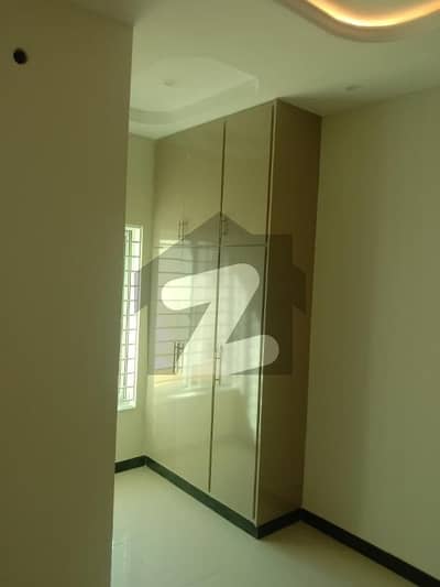 فیصل مارگلہ سٹی بی ۔ 17,اسلام آباد میں 5 کمروں کا 8 مرلہ مکان 2.85 کروڑ میں برائے فروخت۔ فیصل مارگلہ سٹی بی ۔ 17,اسلام آباد میں 5 کمروں کا 8 مرلہ مکان 2.85 کروڑ میں برائے فروخت۔