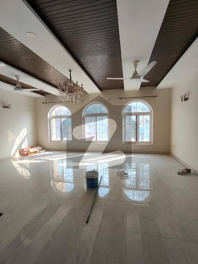 ای ۔ 11 اسلام آباد میں 9 کمروں کا 1 کنال مکان 6.5 لاکھ میں کرایہ پر دستیاب ہے۔