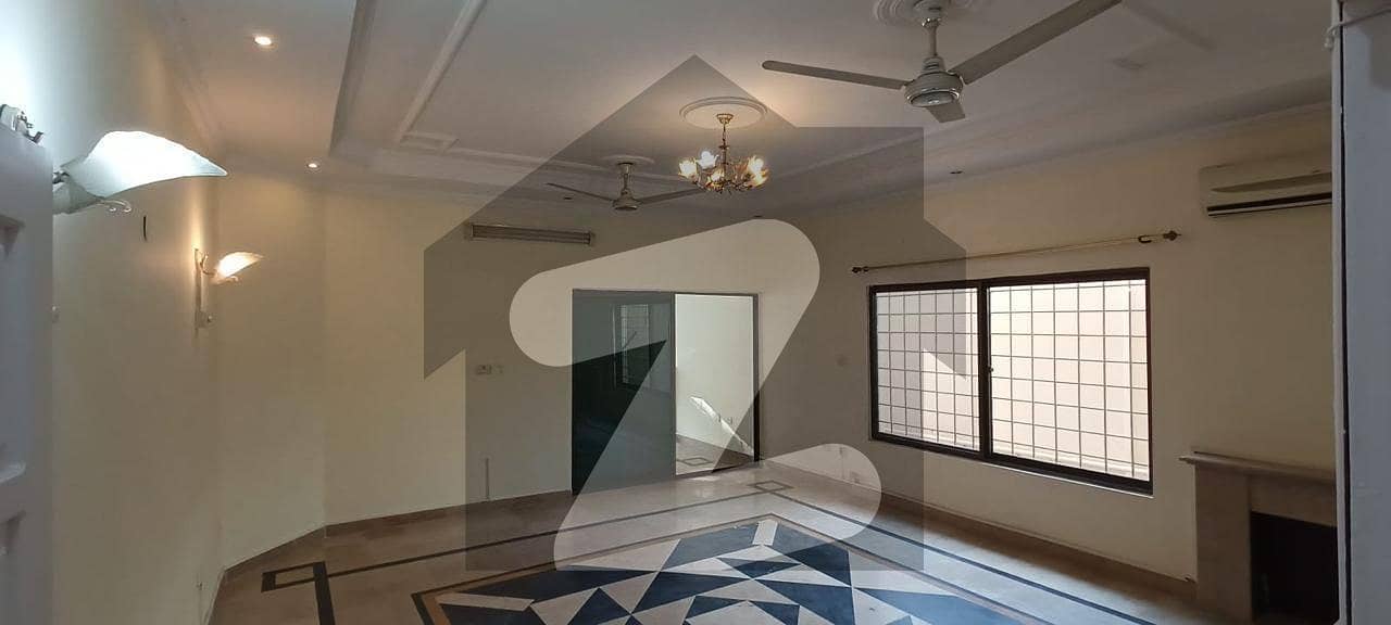 Beautiful House For Sale In F-8/1 Beautiful House For Sale In F-8/1