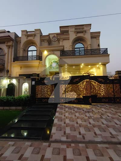 جوبلی ٹاؤن ۔ بلاک بی جوبلی ٹاؤن,لاہور میں 6 کمروں کا 10 مرلہ مکان 3.7 کروڑ میں برائے فروخت۔ جوبلی ٹاؤن ۔ بلاک بی جوبلی ٹاؤن,لاہور میں 6 کمروں کا 10 مرلہ مکان 3.7 کروڑ میں برائے فروخت۔