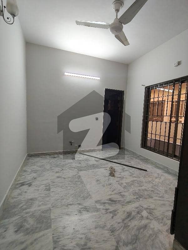 CORNER HOUSE FOR SALE IN E-11 CORNER HOUSE FOR SALE IN E-11