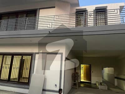 ڈی ایچ اے فیز 7 ڈی ایچ اے ڈیفینس,کراچی میں 6 کمروں کا 1 کنال مکان 4.25 لاکھ میں کرایہ پر دستیاب ہے۔