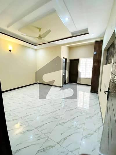 رِیور گارڈن اسلام آباد میں 4 کمروں کا 8 مرلہ مکان 3.2 کروڑ میں برائے فروخت۔