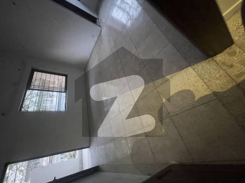 3 BEDROOMS WITH DRAWING GROUND FLOOR SEPRATE ENTRANCE