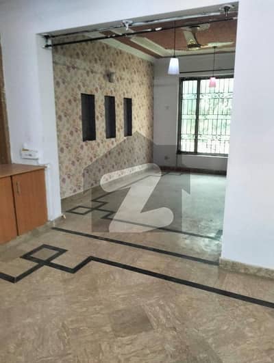 جی ۔ 13 اسلام آباد میں 4 کمروں کا 8 مرلہ مکان 4.8 کروڑ میں برائے فروخت۔