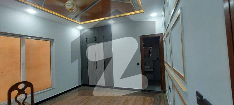 10 MARLA DESIGNER HOUSE NEWLY BUILT FOR SALE