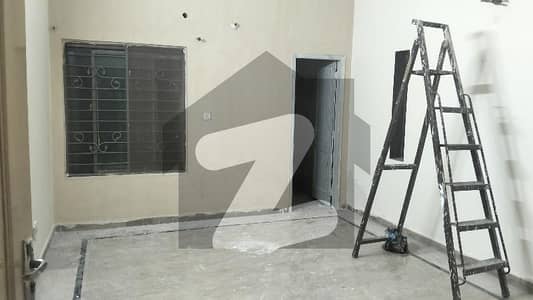 جوہر ٹاؤن فیز 2 جوہر ٹاؤن,لاہور میں 4 کمروں کا 10 مرلہ مکان 1.6 لاکھ میں کرایہ پر دستیاب ہے۔