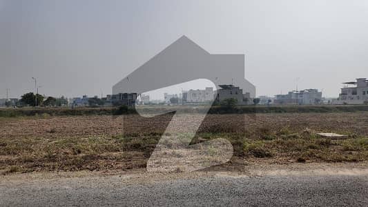 ڈی ایچ اے فیز 8 - بلاک ٹی فیز 8,ڈیفنس (ڈی ایچ اے),لاہور میں 1 کنال رہائشی پلاٹ 6.85 کروڑ میں برائے فروخت۔