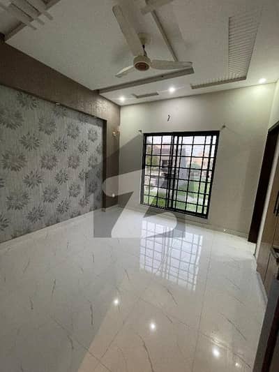 2 Bedrooms for Uni, job holder Girls