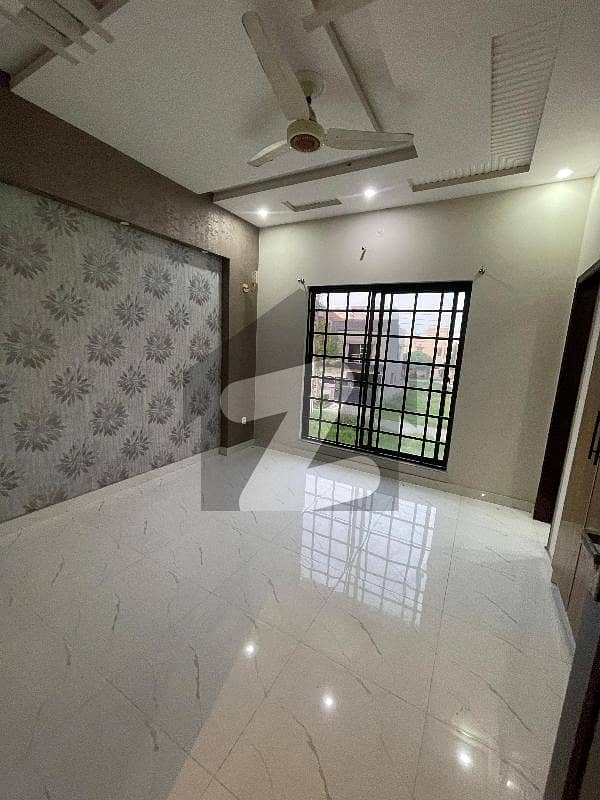 2 Bedrooms for Uni, job holder Girls