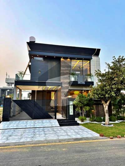 ڈی ایچ اے 9 ٹاؤن ڈیفنس (ڈی ایچ اے),لاہور میں 4 کمروں کا 10 مرلہ مکان 6.9 کروڑ میں برائے فروخت۔