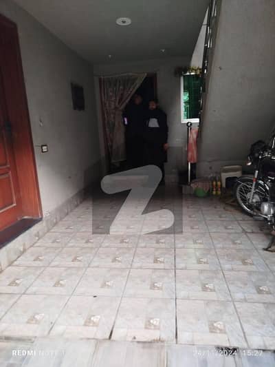 جوہر ٹاؤن فیز 1 جوہر ٹاؤن,لاہور میں 5 کمروں کا 6 مرلہ مکان 2.65 کروڑ میں برائے فروخت۔