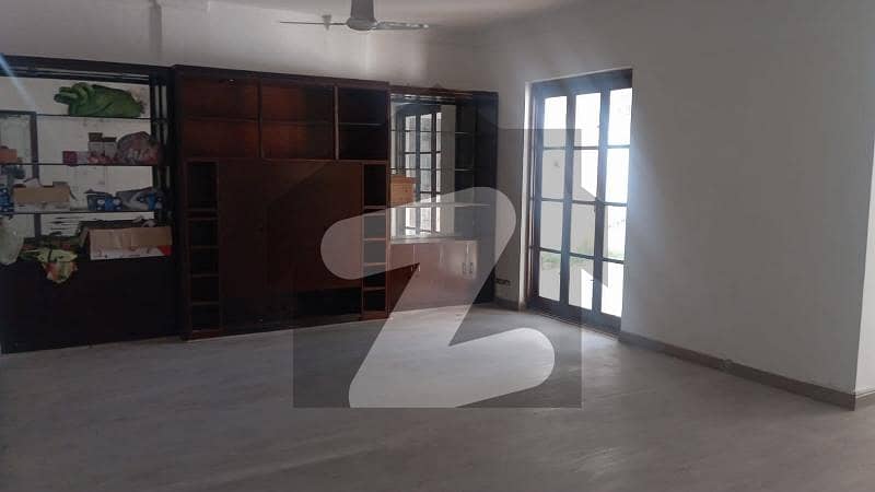 Garden Town 2 Kanal Beautiful House Prime Location