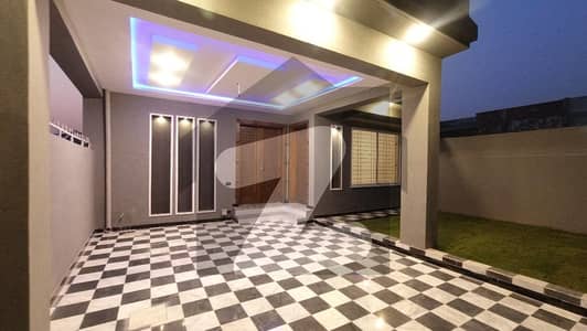 بنی گالہ اسلام آباد میں 5 کمروں کا 10 مرلہ مکان 2.4 کروڑ میں برائے فروخت۔