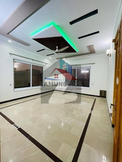 ریگی ماڈل ٹاؤن پشاور میں 10 کمروں کا 10 مرلہ مکان 1.6 لاکھ میں کرایہ پر دستیاب ہے۔