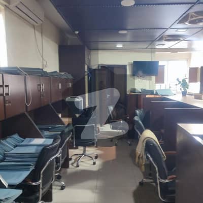 ڈی ایچ اے فیز 2 ایکسٹینشن ڈی ایچ اے ڈیفینس,کراچی میں 9 مرلہ دفتر 3.8 کروڑ میں برائے فروخت۔