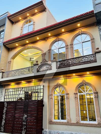 ایڈن بولیوارڈ ہاؤسنگ سکیم کالج روڈ,لاہور میں 3 کمروں کا 4 مرلہ مکان 70.0 ہزار میں کرایہ پر دستیاب ہے۔