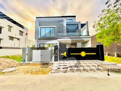 Valencia 10 Marla Modern Facing Park House For Sale