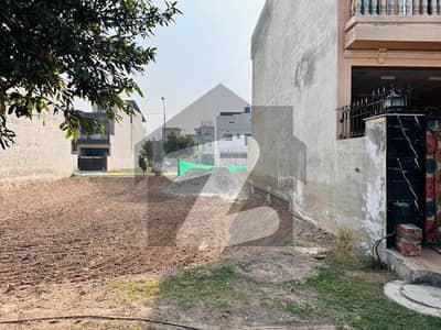 **Prime 5 Marla Plot For Sale In Imperial Block, Lahore** **Prime 5 Marla Plot For Sale In Imperial Block, Lahore**