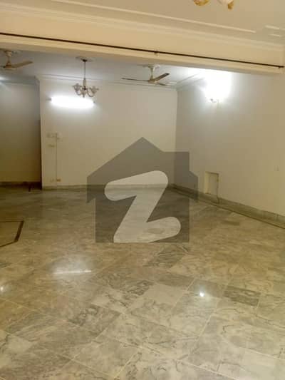 جی ۔ 11/2 جی ۔ 11,اسلام آباد میں 3 کمروں کا 12 مرلہ زیریں پورشن 1.4 لاکھ میں کرایہ پر دستیاب ہے۔