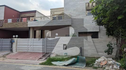 ڈی ایچ اے فیز 8 سابقہ ​​پارک ویو ڈی ایچ اے فیز 8,ڈی ایچ اے ڈیفینس,لاہور میں 4 کمروں کا 10 مرلہ مکان 1.55 لاکھ میں کرایہ پر دستیاب ہے۔