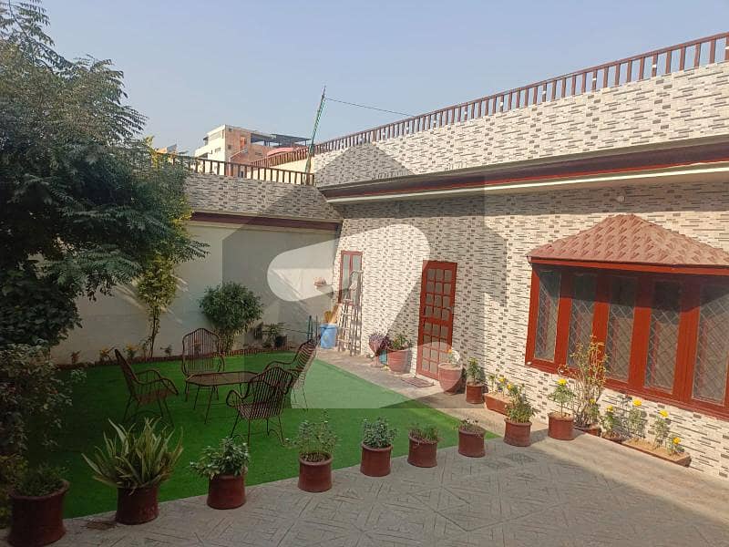 1-Kanal Spacious House For Sale