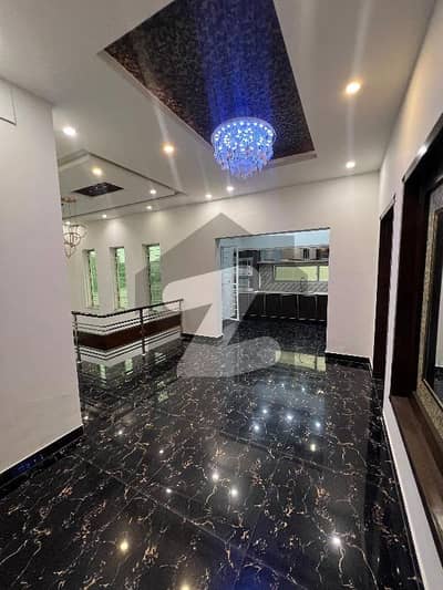 1 KANAL PORTION FOR RENT UET SOCIETY