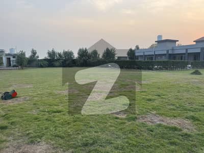 فیروزپور روڈ لاہور میں 3 کمروں کا 8 کنال فارم ہاؤس 5.5 کروڑ میں برائے فروخت۔