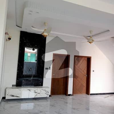 5 Marla Flat Available For Rent in Central Park Housing Scheme Main Ferozpur Road Lahore 5 Marla Flat Available For Rent in Central Park Housing Scheme Main Ferozpur Road Lahore