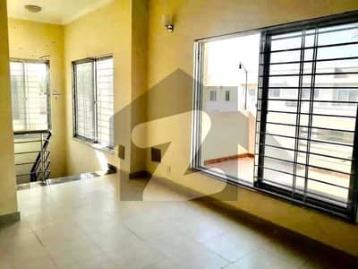 3Bed DDL 200sq yd Villa FOR SALE. All amenities nearby including Parks, Mosques and Gallery 3Bed DDL 200sq yd Villa FOR SALE. All amenities nearby including Parks, Mosques and Gallery