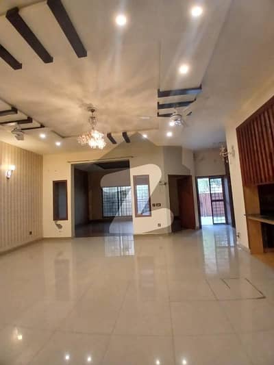 بحریہ ٹاؤن ۔ سیکٹر ایف بحریہ ٹاؤن,لاہور میں 2 کمروں کا 10 مرلہ زیریں پورشن 65.0 ہزار میں کرایہ پر دستیاب ہے۔