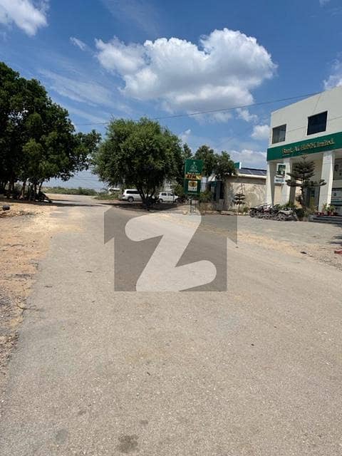 COMMERCIAL PLOT WITH BUILT UP AREA IN BANKING COMMERCIAL ZONE PORT QASIM AUTHORITY COMMERCIAL PLOT WITH BUILT UP AREA IN BANKING COMMERCIAL ZONE PORT QASIM AUTHORITY