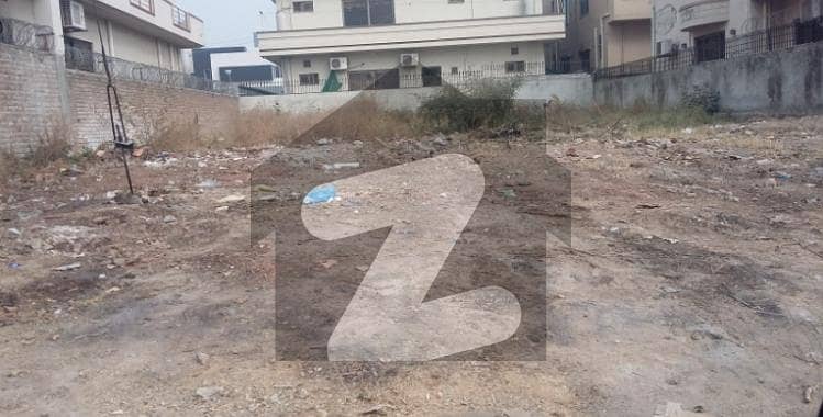 G-11 PLOT 40+80 FOR SALE EXCELLANT LOCATION