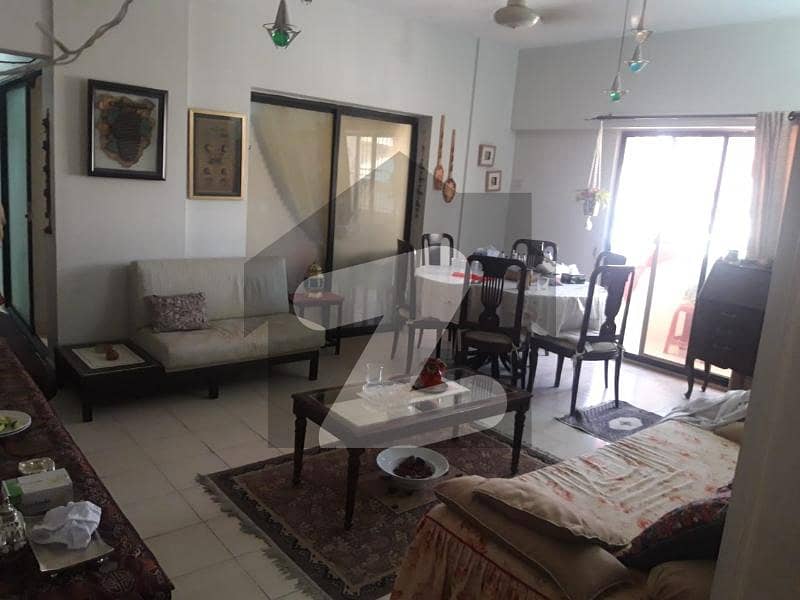 کلفٹن ۔ بلاک 2 کلفٹن,کراچی میں 3 کمروں کا 9 مرلہ فلیٹ 1.35 لاکھ میں کرایہ پر دستیاب ہے۔