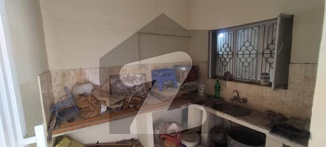 خیابانِ سرسید راولپنڈی میں 10 کمروں کا 7 مرلہ مکان 4.4 کروڑ میں برائے فروخت۔