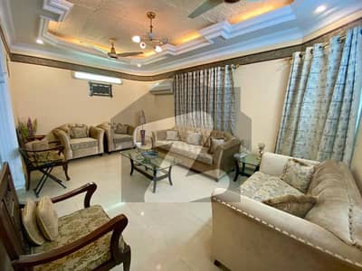 ابوالحسن اصفہا نی روڈ کراچی میں 6 کمروں کا 6 مرلہ مکان 3.2 کروڑ میں برائے فروخت۔