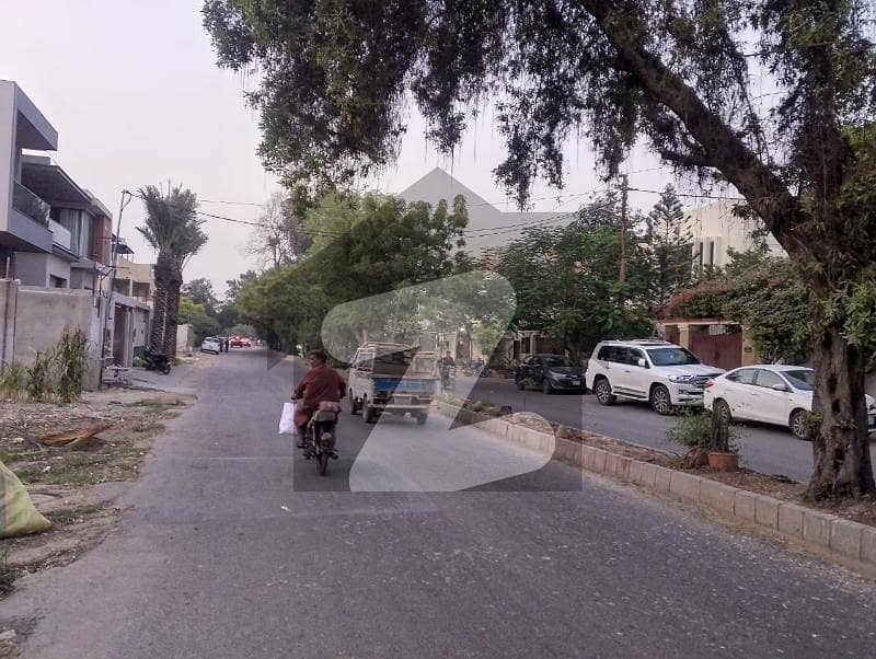 600 Yards Plot For Sale