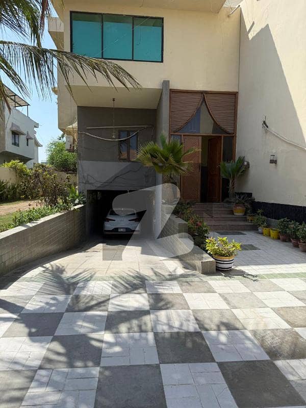 1000 Yards Luxury Bungalow for Sale DHA