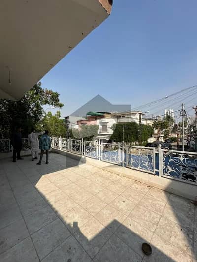 کلفٹن ۔ بلاک 8 کلفٹن,کراچی میں 1 کنال علاوہ 2.5 لاکھ میں کرایہ پر دستیاب ہے۔