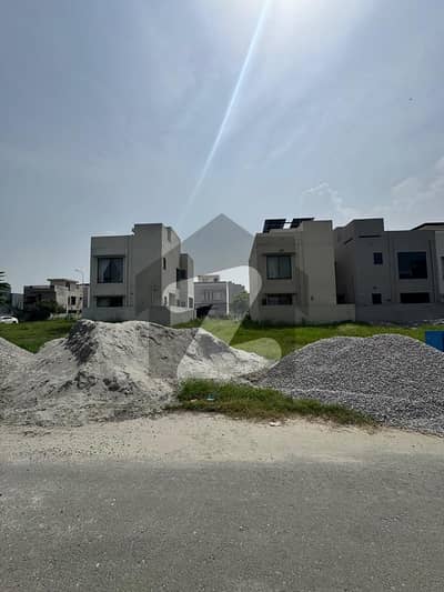 5 MARLA PLOT NEAR MAIN BOULEVARD ALSO NEAR PARK MOST REASONABLE DEAL