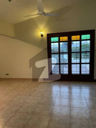 ڈی ایچ اے فیز 4 ڈی ایچ اے ڈیفینس,کراچی میں 4 کمروں کا 1 کنال مکان 3.75 لاکھ میں کرایہ پر دستیاب ہے۔