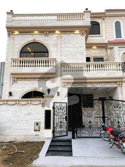 لیک سٹی - سیکٹر ایم-7اے لیک سٹی,رائیونڈ روڈ,لاہور میں 4 کمروں کا 7 مرلہ مکان 3.25 کروڑ میں برائے فروخت۔