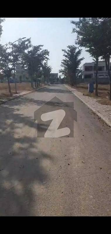 ٹاپ سٹی 1 - بلاک ڈی ٹاپ سٹی 1,اسلام آباد میں 10 مرلہ رہائشی پلاٹ 1.55 کروڑ میں برائے فروخت۔