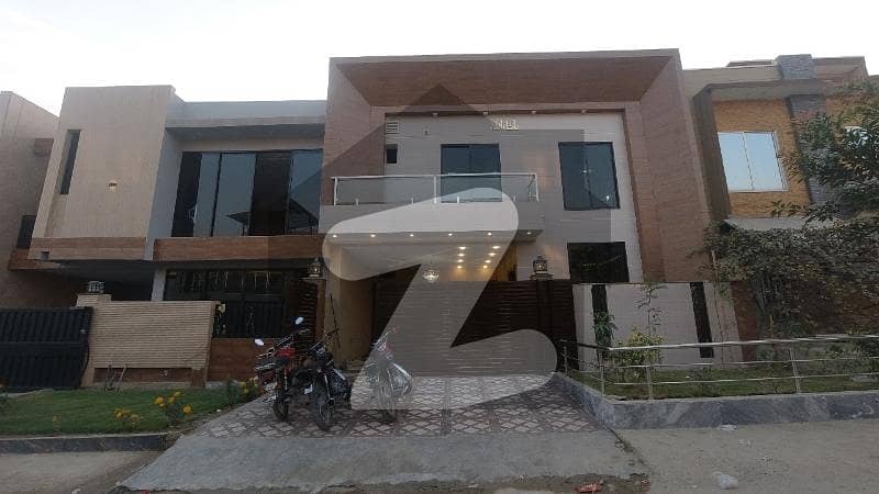 Prime Location 8 Marla House Situated In B-17 For sale Prime Location 8 Marla House Situated In B-17 For sale