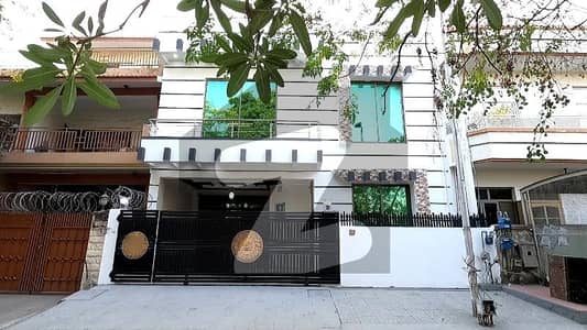 Get Your Hands On Facing Park House In G-11 Best Area